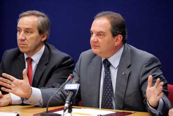 Ανοικτό ενδεχόμενο αύξησης της φορολογίας αφήνει ο Κ.Καραμανλής