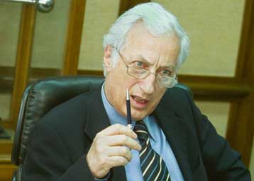 Επέκρινε τον Κ.Παπούλια για τον όρκο και ζήτησε παραίτηση Χριστόδουλου ο Μ.Σταθόπουλος