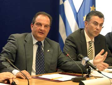 Διαψεύδει η κυβέρνηση τα περί παραίτησης υπουργών για τον «βασικό μέτοχο»