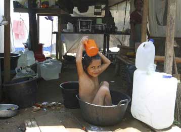 Εκατό χιλιάδες αγνοούμενοι τρεις μήνες μετά την «επέλαση» του τσουνάμι στη ΝΑ Ασία