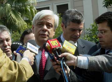 Εμμένει για «βασικό μέτοχο» ο Πρ.Παυλόπουλος – Συμβιβαστική λύση «βλέπει» ο Στ.Δήμας