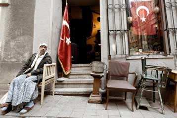 Μαζικές εκστρατείες σημαιοστολισμού  στην Τουρκία σε μία έξαρση του εθνικισμού