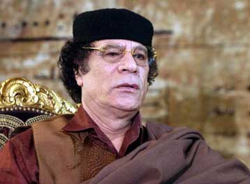 «Ηλίθιους» αποκαλεί Ισραηλινούς και Παλαιστινίους ο Καντάφι