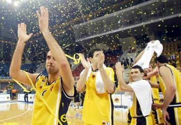 Τέταρτη νίκη για την ΑΕΚ, 81-70 την Προκόμ στο Γαλάτσι-Η Μπενετόν νίκησε την Εφές