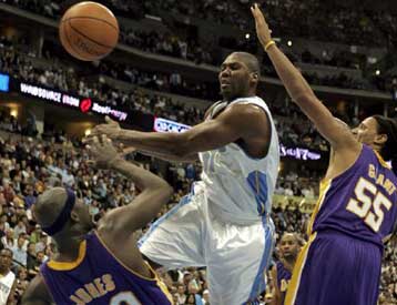 Χωρίς προβλήματα επιβλήθηκαν οι Ρόκετς των Καβαλίερς με 99-80