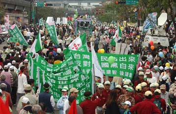 Μαζική διαδήλωση στην Ταϊβάν κατά του αντι-αποσχιστικού νόμου της Κίνας