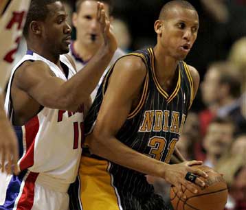 Οι Χιτ νίκησαν στο ντέρμπι τους Σανς με πρωταγωνιστή τον Γουέιντ