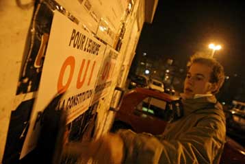 Αυξάνεται το ποσοστό του γαλλικού «όχι» στο Ευρωπαϊκό Σύνταγμα, σύμφωνα με νέο γκάλοπ