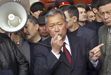 H νέα Βουλή του Κιργιστάν τοποθέτησε στην πρωθυπουργία τον Μπακίεφ