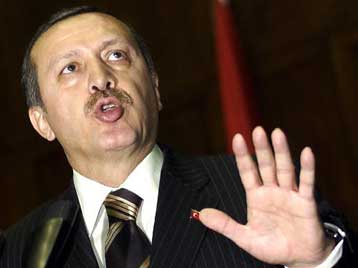 «Ηχηρή» παραίτηση του επικεφαλής της επιτροπής ανθρωπίνων δικαιωμάτων της Τουρκίας