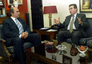 Συνάντηση Σκανδαλάκη – Χρυσοχοΐδη για το Πατριαρχείο Ιεροσολύμων