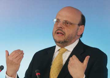 Αύξηση δημοσίων εσόδων χωρίς μετακύλιση βαρών στους πολίτες υπόσχεται η κυβέρνηση