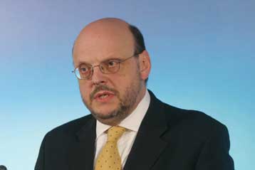 Δεν ανοίγει ακόμη τα χαρτιά της η κυβέρνηση στο θέμα του «βασικού μετόχου»