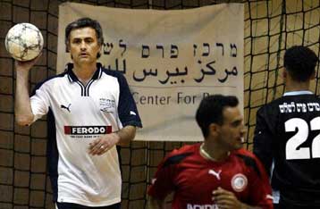 Δεν ήμουν αυτόπτης μάρτυρας της συνάντησης Ράικαρντ-Φρικ, λέει τώρα ο Μουρίνιο