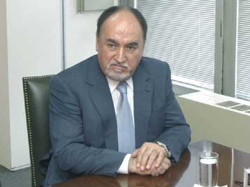 «Εν ευθέτω χρόνω» η εξέταση της επιβολής φόρου στην Εκκλησία λέει η κυβέρνηση