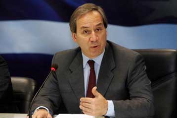 Αυξάνονται οι συντελεστές ΦΠΑ και οι έμμεσοι φόροι σε τσιγάρα και ποτά