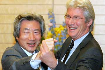 Χορεύουμε; ρώτησε ο Γιουνιχίρο Κοϊζούμι τον Ρίτσαρντ Γκιρ