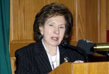 Βραβευμένους λογοτέχνες τίμησε η πρόεδρος της Βουλής