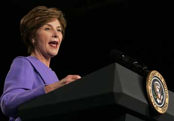 Τα αμερικανικά στρατεύματα στο Αφγανιστάν θα επισκεφθεί η σύζυγος του Τζορτζ Ο. Μπους