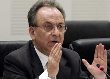 Έκκληση Σιούφα να απορροφήσουν οι επιχειρηματίες τις αυξήσεις από τη μεταβολή του ΦΠΑ