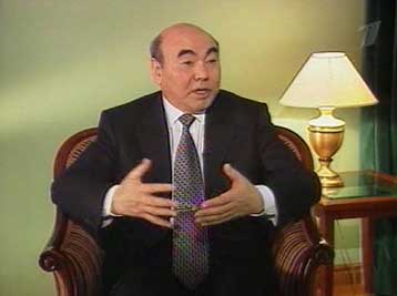 Έτοιμος να παραιτηθεί δηλώνει τώρα ο Ασκάρ Ακάγεφ