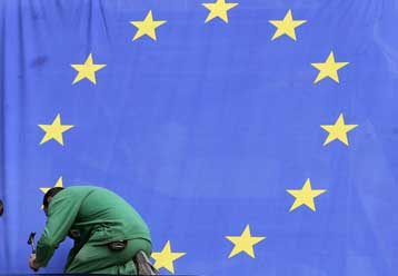 Πρώτο «ναι» από την Ευρωβουλή στην ένταξη Βουλγαρίας και Ρουμανίας στην ΕΕ το 2007