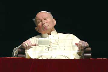 Κρίσιμη παραμένει η κατάσταση του Πάπα, ο οποίος θα σιτίζεται με σωληνάκι