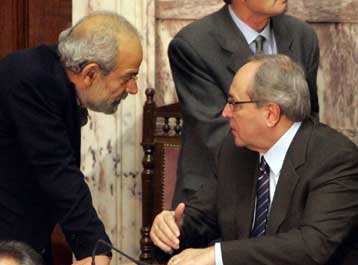 Τα στοιχεία Κωνσταντόπουλου περί κληρικών που οπλοφορούν ζήτα από τον ΣΥΝ η Εκκλησία