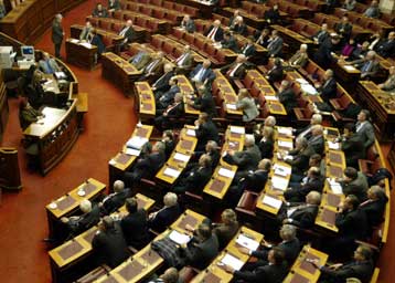 Αντιπαράθεση κυβέρνησης – ΠΑΣΟΚ για τα μέτρα μείωσης του ελλείμματος