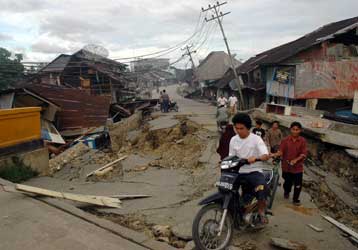 Μετεμποδίων η ανθρωπιστική βοήθεια στην πληγείσα από το σεισμό Ινδονησία