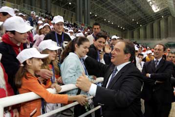 Παρουσία του πρωθυπουργού άνοιξαν τα στάδια για 2.559 μαθητές γυμνασίου