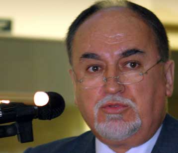 Την απορρόφηση των αυξήσεων ζήτησε από τους τουριστικούς πράκτορες ο Αδάμ Ρεγκούζας