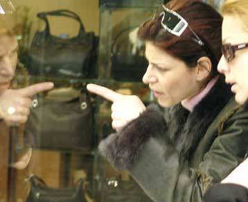 Θερινό ωράριο στα σούπερ μάρκετ και τα εμπορικά από την 1η Απριλίου