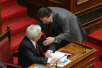 Παραδοχή της προεκλογικής αναφοράς για μονιμοποίηση 250.000 συμβασιούχων