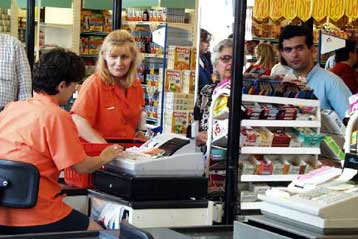 «Εμπλοκή» στην αγορά με το νέο ΦΠΑ – Φόβοι για αισχροκέρδεια και φοροδιαφυγή