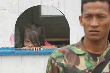 Στους 1.300 οι νεκροί στην Ινδονησία – Μετ εμποδίων το έργο των σωστικών συνεργείων