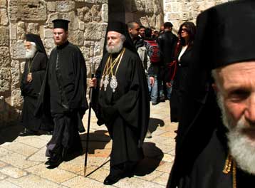 Να αναλάβει τις ιστορικές του ευθύνες ζητά εκ νέου η κυβέρνηση από τον κ. Ειρηναίο