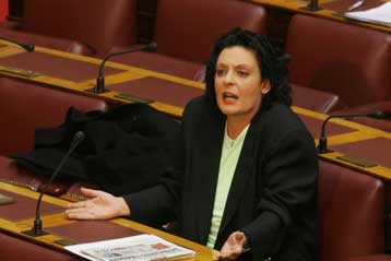 Κόντρα Μαρκογιαννάκη-Κανέλλη στη Βουλή για τους εθελοντές του Δήμου Βύρωνα