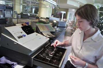 Στη δημοσιότητα όσες επιχειρήσεις αισχροκερδούν με πρόσχημα την αύξηση του ΦΠΑ