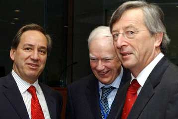 Πρόσθετα μέτρα για τη μείωση του ελλείμματος ζητά η Κομισιόν