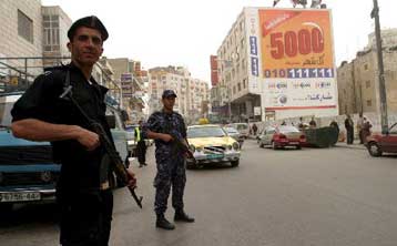 «Καρατομήσεις» υπευθύνων ασφαλείας της Παλαιστινιακής Αρχής από τον Αμπάς