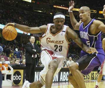 Πίστονς και Μάβερικς πέρασαν στα πλέι οφ