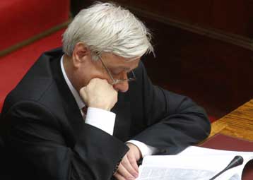 Αδιαπραγμάτευτο το Σύνταγμα απαντά στην Κομισιόν η κυβέρνηση για τον «βασικό μέτοχο»