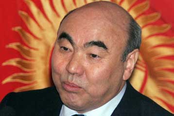 Παραιτήθηκε από τη Μόσχα ο πρόεδρος του Κιργιστάν Ασκάρ Ακάγεφ