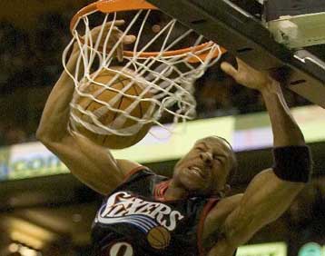 Mε οδηγό τον Αϊβερσον οι Σίξερς μία ανάσα από την απόλυτη κορυφή