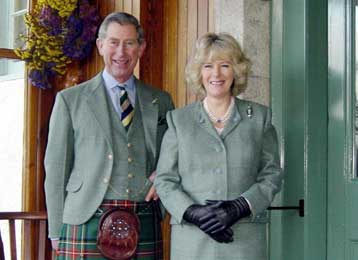 Μετατίθεται για μία ημέρα ο γάμος του Καρόλου με την Καμίλα Πάρκερ