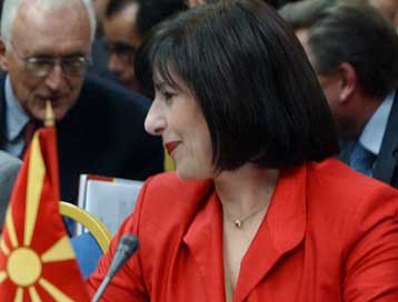 Την πάγια θέση περί «διπλής ονομασίας» επανέλαβε η υπουργός Εξωτερικών της ΠΓΔΜ