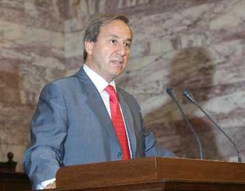 Για επίθεση στα λαϊκά στρώματα μιλά το ΠΑΣΟΚ, για ορατά αποτελέσματα ο Γ.Αλογοσκούφης