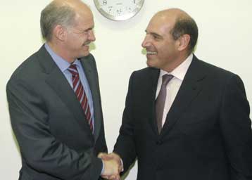 Κλίμα ανησυχίας για την πορεία της οικονομίας διαπίστωσε ο Γ.Παπανδρέου