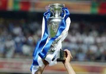 Η Ρουμανία απέσυρε την υποψηφιότητά της για τη διοργάνωση του EURO 2012